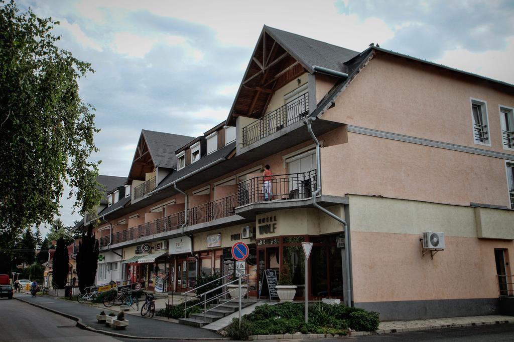 Wolf Hotel Шарвар Экстерьер фото