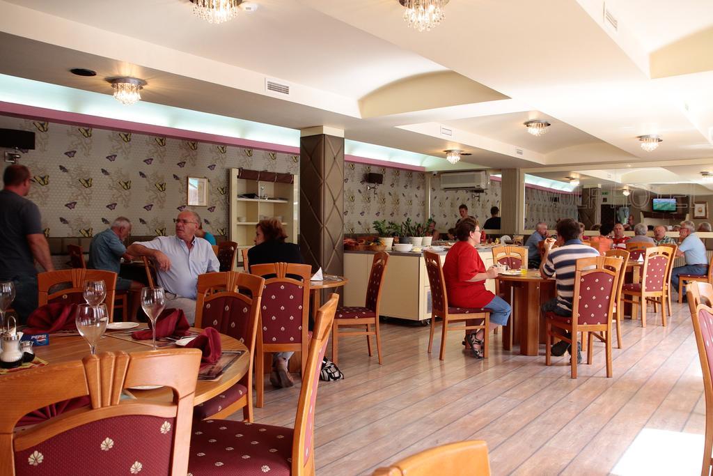 Wolf Hotel Шарвар Экстерьер фото